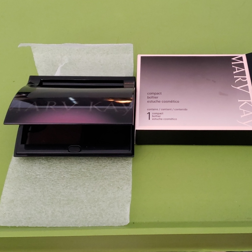 Unfilled Mary Kay Compact